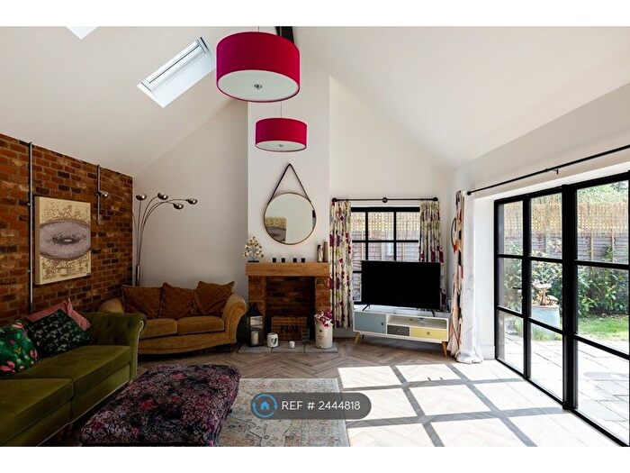 3 Bedroom Detached House To Rent In High Street, Kimpton, Hitchin, SG4