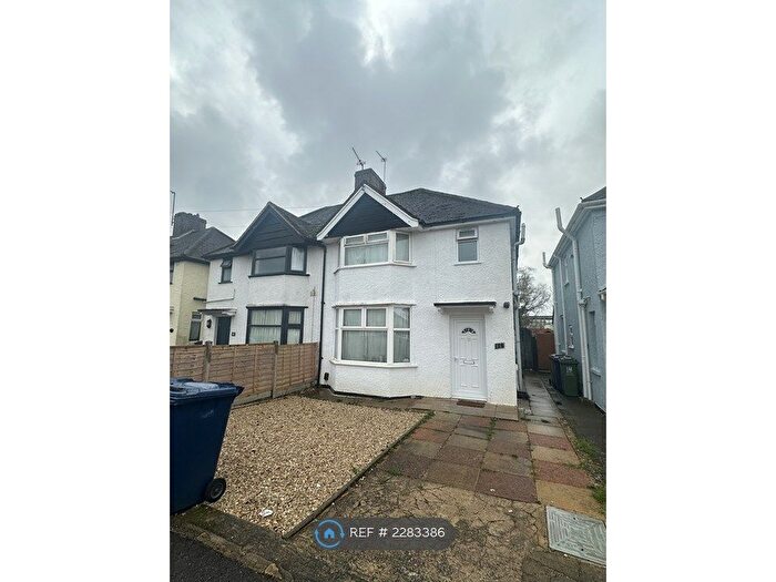 6 Bedroom Semi-Detached House To Rent In Cricket Road, Oxford, OX4