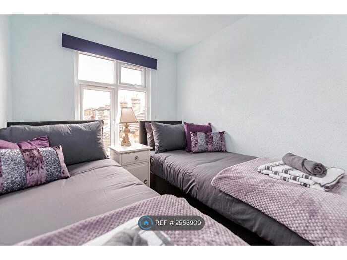 3 Bedroom Flat To Rent In Merton Road, Watford, WD18