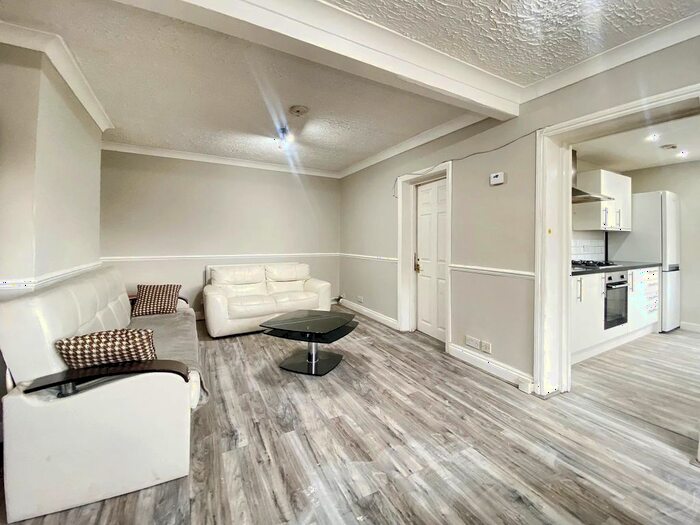 5 Bedroom Semi-Detached House To Rent In Bryony Close, Uxbridge, UB8