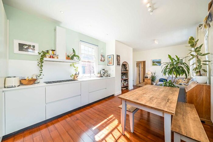 3 Bedroom Flat For Sale In Venn Street, Clapham, SW4