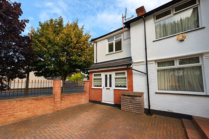 2 Bedroom End Of Terrace House To Rent In Calmont Road, Bromley, BR1