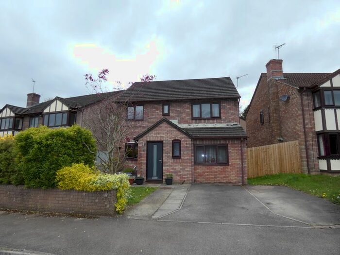 4 Bedroom Detached House For Sale In Meadow Way, Penperlleni, Pontypool, NP4