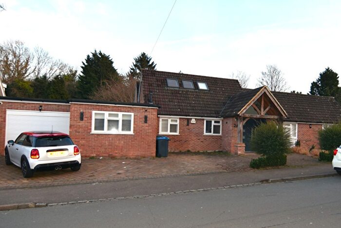 5 Bedroom Detached House For Sale In Sandpiper Road, South Croydon, CR2