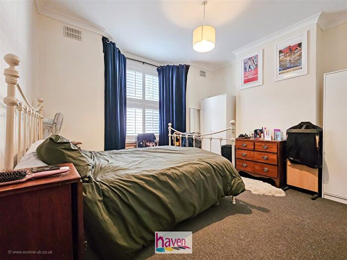 2 Bedroom Flat To Rent In Hove Avenue, Walthamstow, E17