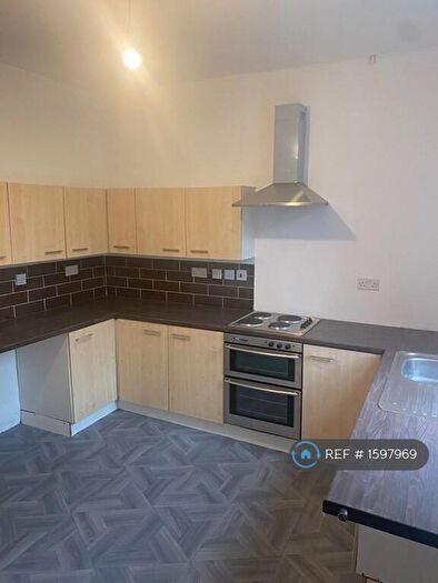 3 Bedroom Terraced House To Rent In Park Street, Oldham, OL2