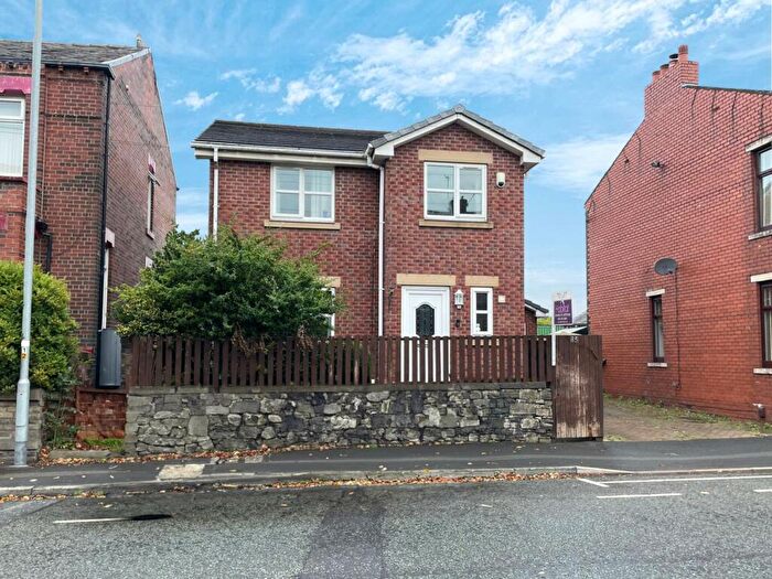 3 Bedroom Detached House To Rent In Shaw Road, Oldham, OL2
