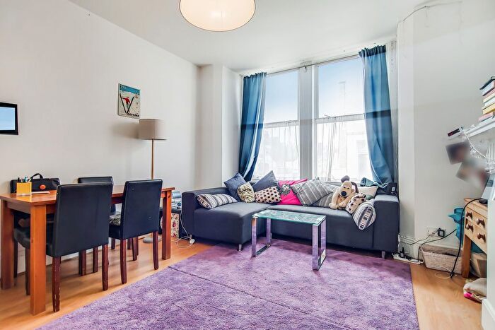 2 Bedroom Flat To Rent In Munster Road, London, SW6
