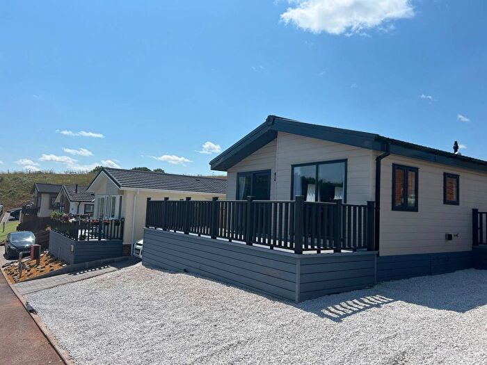 2 Bedroom Mobile/park Home For Sale In The Meadows, Claverley, Wolverhampton, WV5
