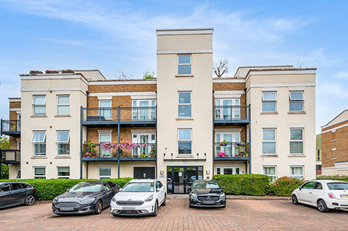 2 Bedroom Flat To Rent In Wadham Mews, London, SW14