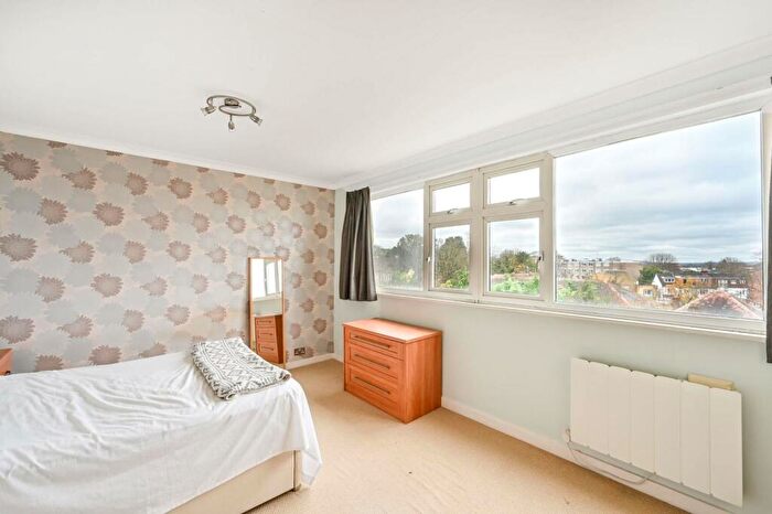 2 Bedroom Flat For Sale In Cranes Park, Surbiton, KT5
