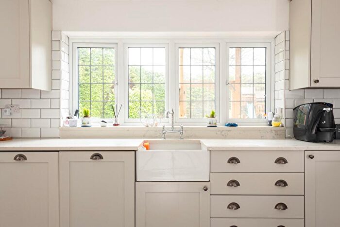 4 Bedroom Detached House For Sale In Manor Farm Close, Stone, Aylesbury, Buckinghamshire, HP17