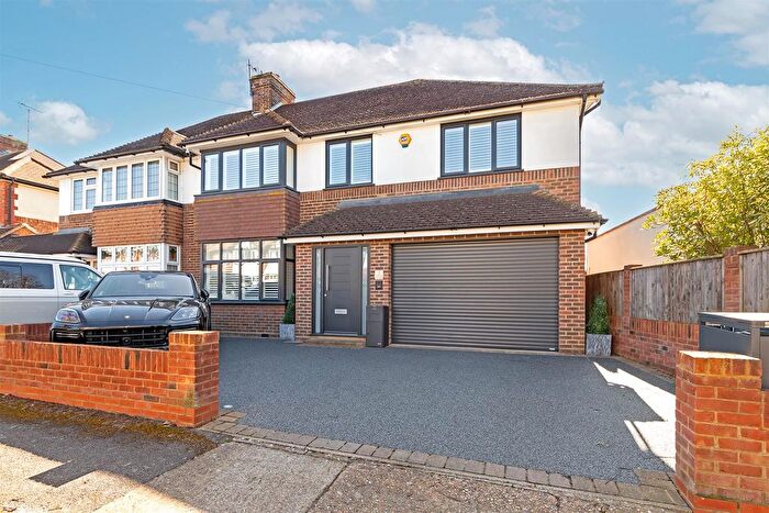 4 Bedroom Semi Detached House For Sale In Selwyn Crescent, Ellenbrook, AL10