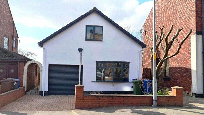 3 Bedroom Bungalow To Rent In Edge Lane, Droylsden, Manchester, Greater Manchester, M43