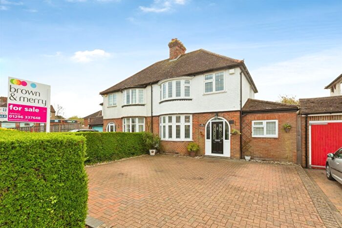 3 Bedroom Semi Detached House For Sale In Tring Road, Aylesbury, HP20