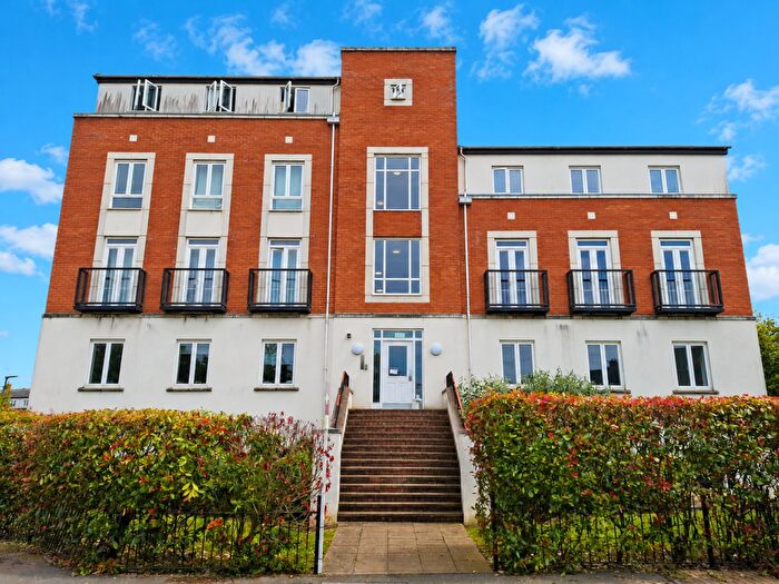 3 Bedroom Apartment For Sale In Dragon Road, Hatfield, AL10