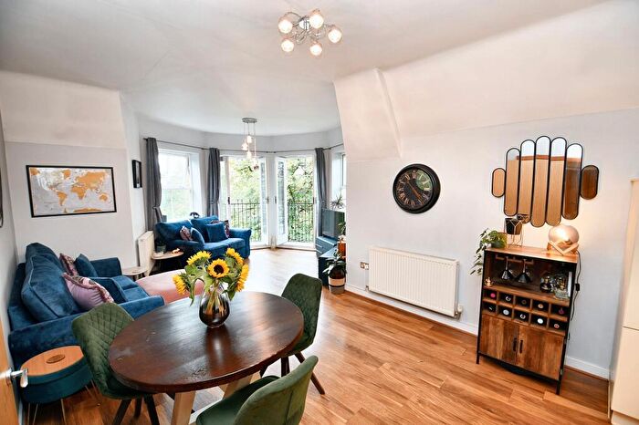 2 Bedroom Flat For Sale In Sandwich Road, Eccles, M30