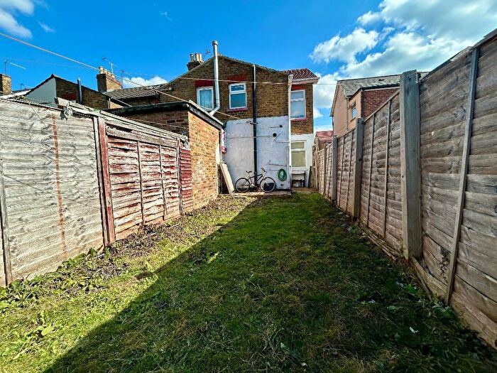 2 Bedroom Property To Rent In The Crescent, Slough, SL1