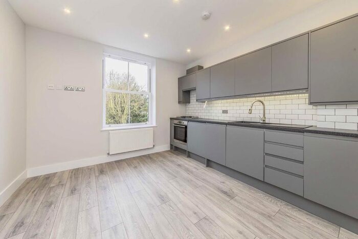 1 Bedroom Flat To Rent In Lewin Road, London, SW16