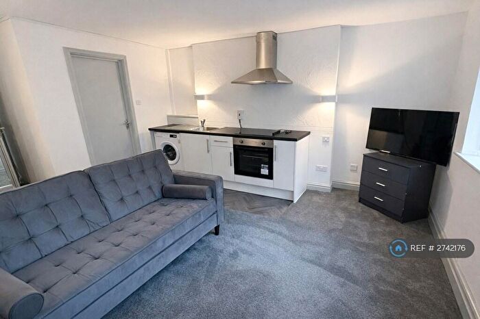 1 Bedroom Flat To Rent In Rochdale Road, Denshaw, Oldham, OL3