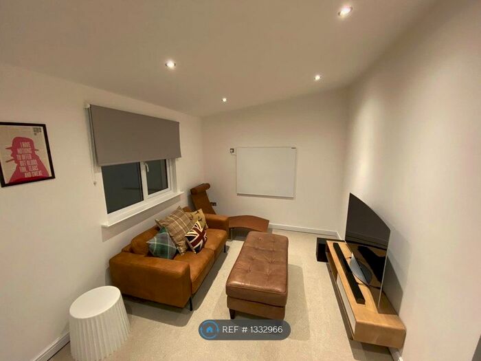 Studio To Rent In Shaggy Calf Lane, Slough, SL2