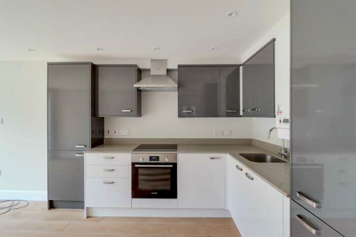 1 Bedroom Apartment For Sale In Chertsey Road, Windlesham, GU20