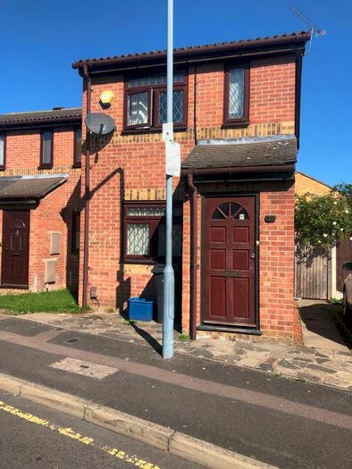 2 Bedroom End Of Terrace House To Rent In Gibson Road, Dagenham, RM8