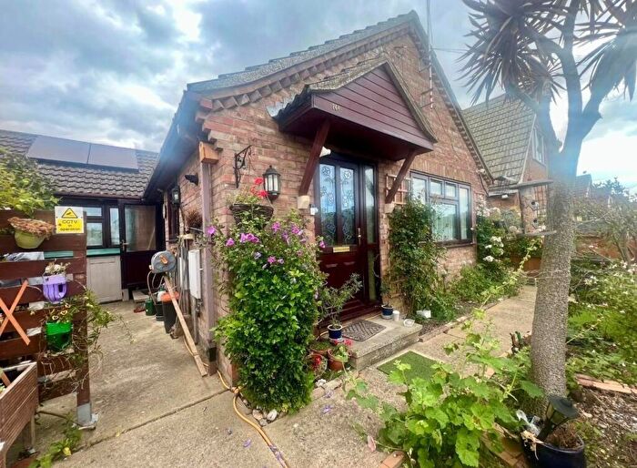 3 Bedroom Semi-Detached Bungalow For Sale In Rosemary Way, Jaywick, Clacton-On-Sea, CO15