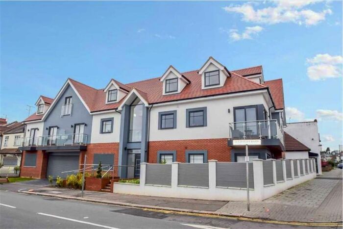 1 Bedroom Apartment To Rent In Leigh On Sea, SS9