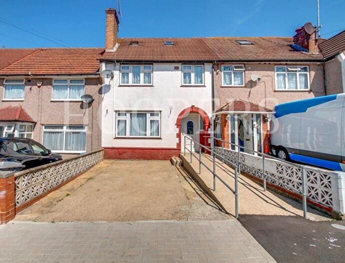 4 Bedroom Terraced House For Sale In Tadworth Road, London, NW2