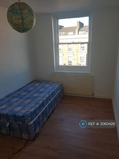 2 Bedroom Flat To Rent In Kingsland Road, London, E8