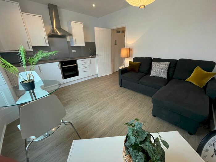 1 Bedroom Flat To Rent In Elm Street, Roath, CF24