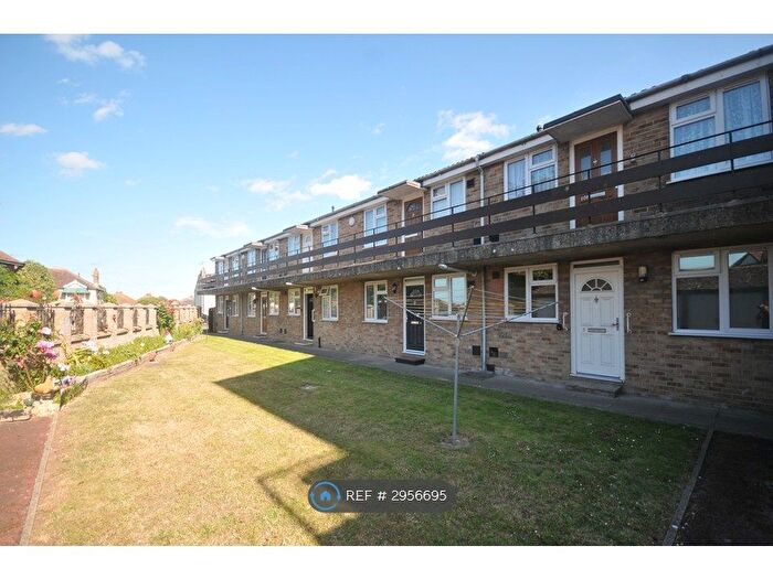 1 Bedroom Flat To Rent In Lancaster Close, Ramsgate, CT12