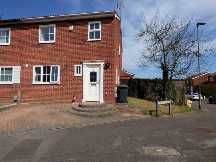 3 Bedroom Semi-Detached House To Rent In Lindsey Road, Luton, LU2