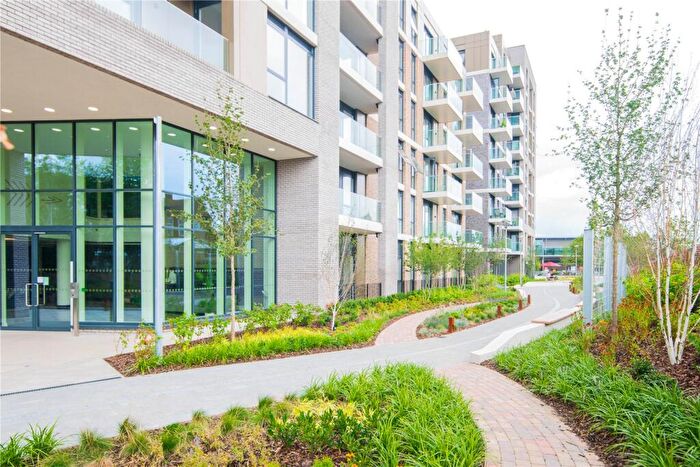 2 Bedroom Flat To Rent In Hamond Court, Queenshurst Square, KT2