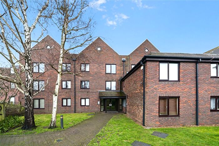 1 Bedroom Flat To Rent In Freelands Road, Cobham, Surrey, KT11