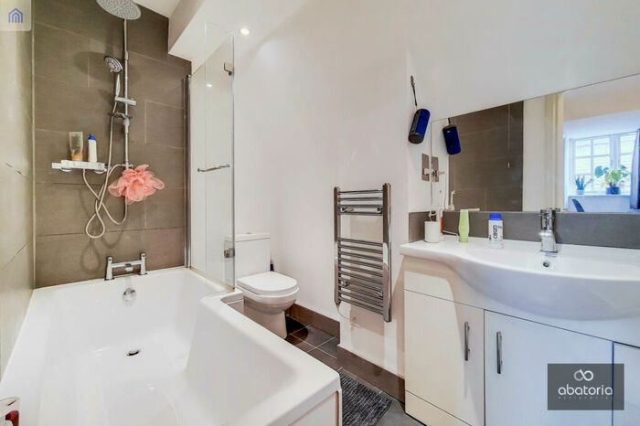 2 Bedroom Apartment To Rent In Bridewell Place, London, E1W