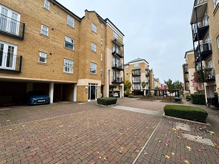 3 Bedroom Flat To Rent In Renwick Drive, Bromley, BR2