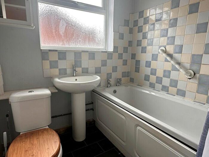 2 Bedroom Bungalow For Sale In Keswick Gardens, Woodley, Reading, Berkshire, RG5