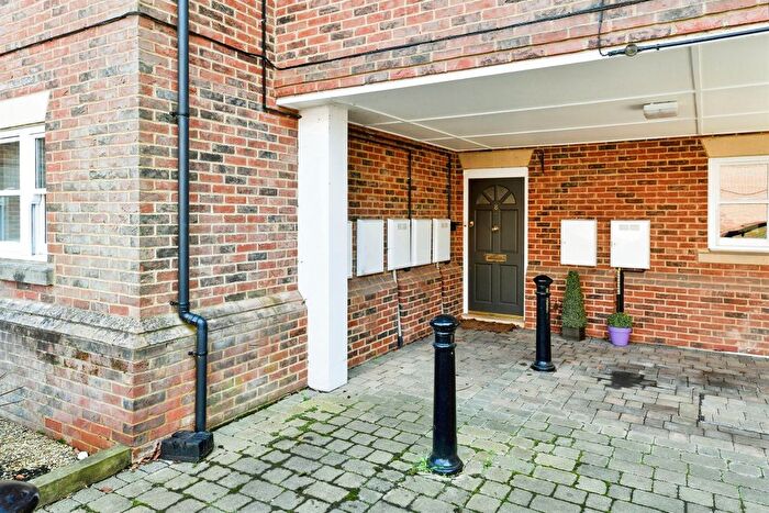 2 Bedroom Flat For Sale In Bancroft, Hitchin, SG5