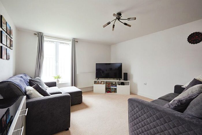 2 Bedroom Flat For Sale In Great Mead, Yeovil, BA21