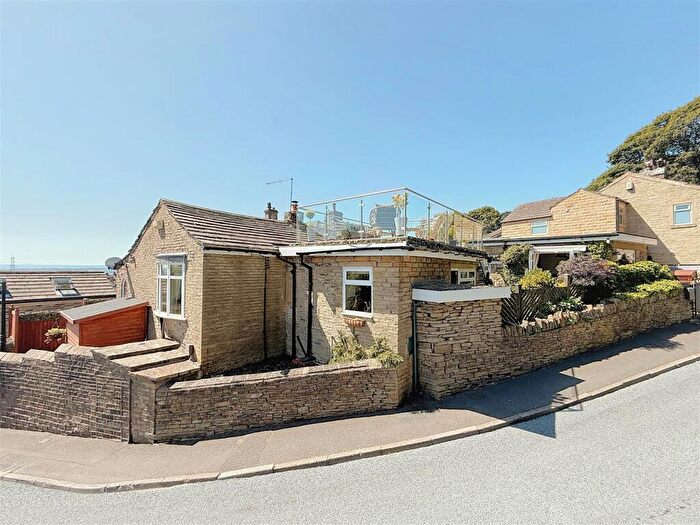 3 Bedroom Link Detached House For Sale In Cock Hill Lane, Halifax, HX3