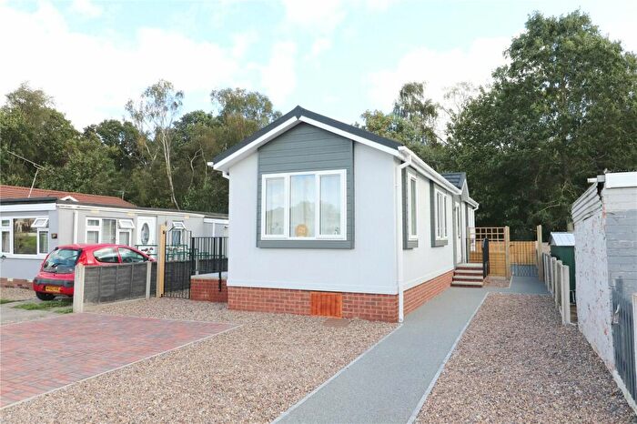 2 Bedroom Park Home For Sale In First Avenue, Scunthorpe, North Lincolnshire, DN17