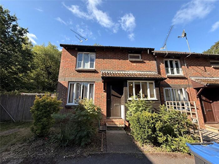 1 Bedroom End Of Terrace House To Rent In Overthorpe Close, Knaphill, Woking, Surrey, GU21