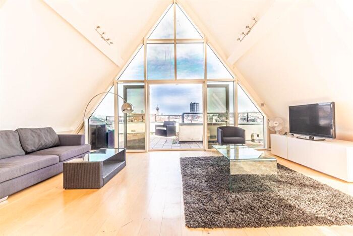 2 Bedroom Penthouse To Rent In Murton House, Grainger Street, City Centre, NE1