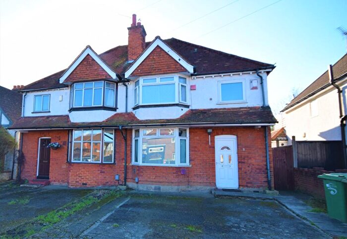 6 Bedroom Semi-Detached House To Rent In Aldershot Road, Guildford, GU2