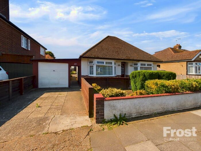 2 Bedroom Bungalow For Sale In New Park Road, Ashford, Surrey, TW15