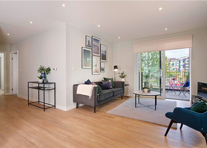 3 Bedroom Flat To Rent In Ferry Lane, London, N17