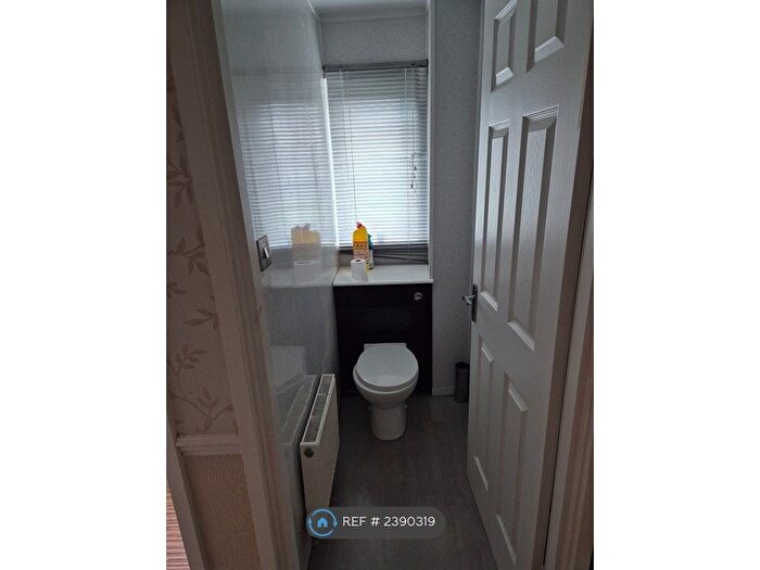 2 Bedroom Flat To Rent In Beaumont Drive, Whitley Bay, NE25