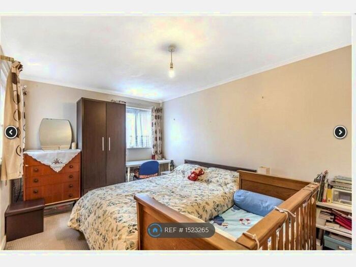 2 Bedroom Maisonette To Rent In Cobden Close, Uxbridge, UB8